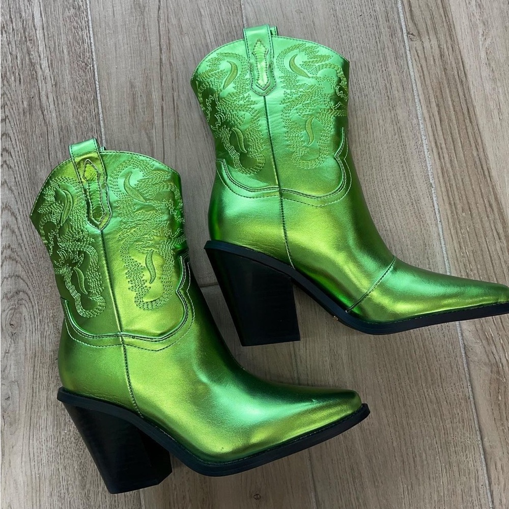 Billini metallic green western  bootie - new in box